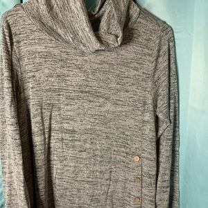 Turtleneck long sleeve shirt